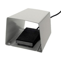 3SE2902-0AB20; Switch: foot; Stabl.pos: 1; SPST-NO + SPST-NC; 6A/230VAC; IP65; SIEMENS